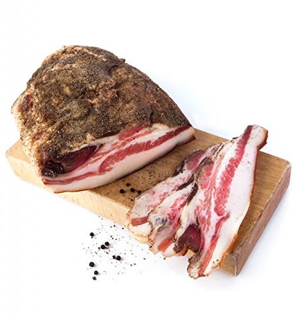 Guanciale är en variant av lufttorkad bacon som är vanligt förekommande i de centrala regionerna som Lazio och Umbrien. Guancia betyder 