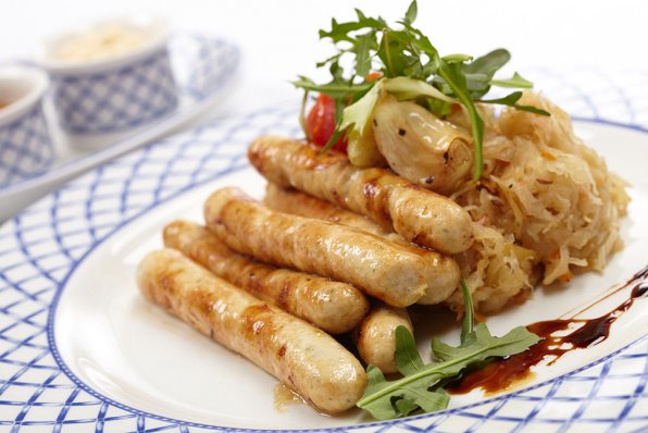 Kål och kött passar bra ihop så det är inte förvånande att belgisk kålfläskkorv (Soucisse de Choux) är omtyckt. Korven är mycket ekonomisk att göra.