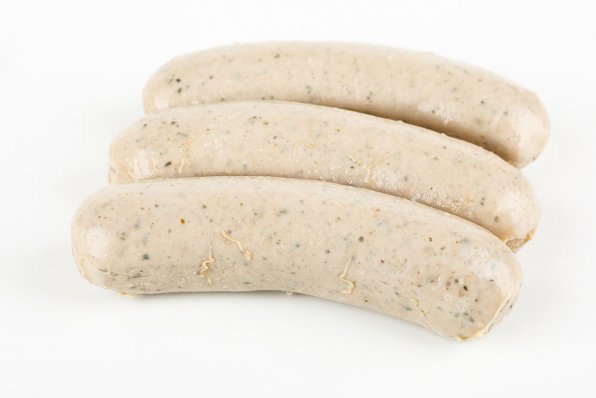 Genom att tillsätta mjölk och citronskal får man en krämigare och mer aromatisk version av bratwurst. Namnet bratwurst kommer från det gamla tyska ordet ”brät” (som beskriver den finmalda fyllningen), och den ursprungliga stavningen var faktiskt ”Brätwurst”. Med åren, när korven blev populär över hela världen, försvann prickarna ovanför bokstaven ”a”.