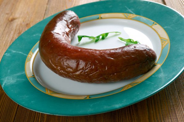 Loukanika Sausage är en grekisk färskkorv gjord på lamm- och fläskkött och kryddad med apelsinskal. Den grekiska bergsterrängen lämpar sig dåligt för uppfödning av nötkreatur men är perfekt för djur som getter och får. Det bästa exemplet är den berömda grekiska