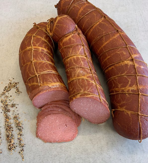 Cervelatwurst eller Zervelatwurst är en finmalen salamiliknande rökt korv gjord på fläsk och nötkött.