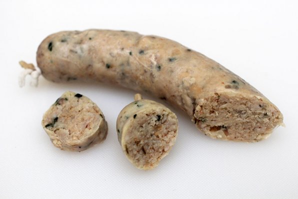 Chaurice-korv spelar en viktig roll i cajunköket. Den fördes ursprungligen till Louisiana som chorizo av spanska upptäcktsresande och anpassades och modifierades snart av lokalbefolkningen. Chaurice äts som den är, men passar också bra till bönor och som ingrediens i cajunrätter som gumbo, jambalaya eller till och med potatis med surkål. Fisk och skaldjur är extremt populärt i Louisiana, så Chaurice-fiskkorv bör passa bra till många rätter.