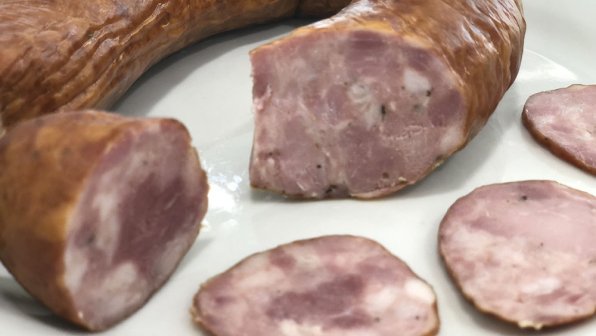 Polsk rökt nötköttskorv från den sydöstra bergiga regionen i Polen som kallas Bieszczady