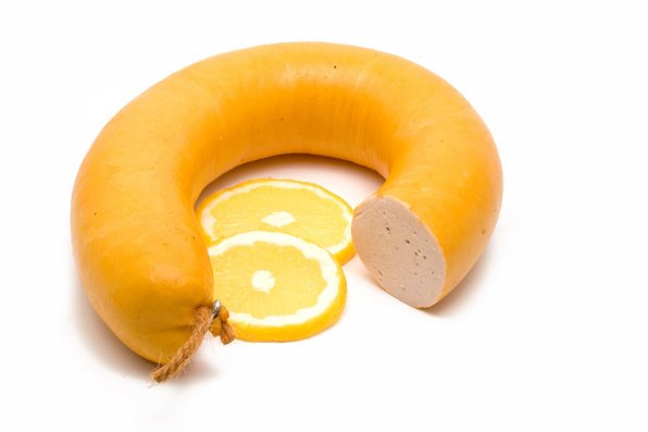 Gul korv är en populär tysk korv där den är känd som Gelbwurst (gelb = gul). Detta korvrecept kräver lätt färgat kött och ingredienser. Gurkmeja, en viktig ingrediens i curry, kan tillsättas köttet för att utveckla gul färg, men i de flesta fall är det bara höljet som är gult.