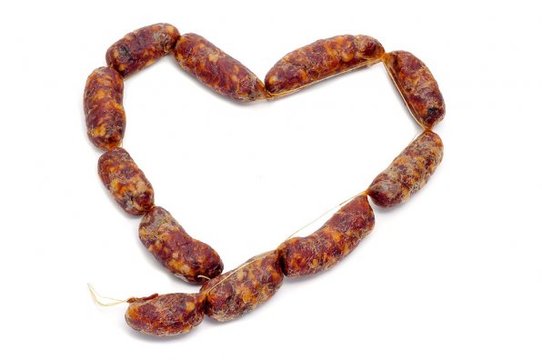 Chorizo de Bilbao är en kryddig halvtorr korv som är populär i Filippinerna.