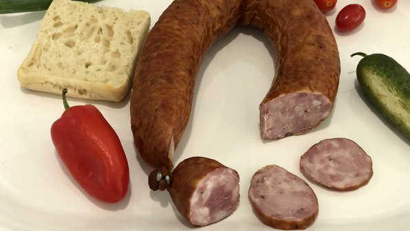 Tysk rökt korv av fläsk- och nötkött.