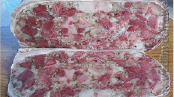 Farmer's Head Cheese är en av de enklaste syltorna att göra. Du kan ersätta fläskhuvuden med picknick. Blod kan utelämnas.