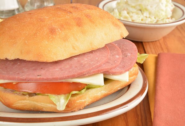 Devon är en emulgerad korv av medelhög kvalitet med stor diameter som säljs i Australien och Nya Zeeland. Serveras ofta i en smörgås med tomatsås men kan också skivas och stekas.