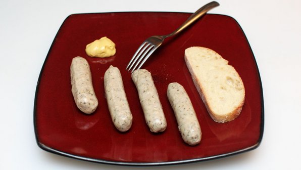 Cocktailwürstchen (cocktailkorv) är korvar med liten diameter som skärs i kortare bitar och hamnar på ett kallt köttfat eller i varma rätter som grytor.