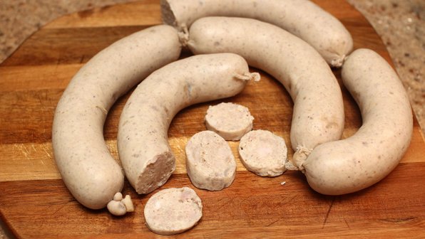 Traditionell fransk Boudin Blanc gjord på ljust kött och varm mjölkinfusion med basingredienser som helmjölk, morötter, lök och schalottenlök.