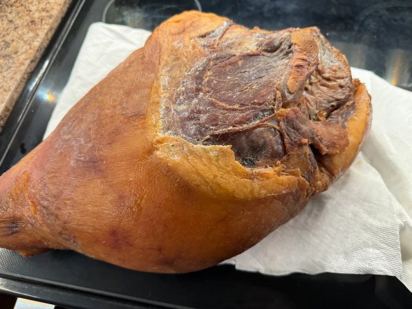 Endast bakbenen från grisar kan kallas lantskinka. De får inte injiceras med saltlösning eller läggas i saltlösning.