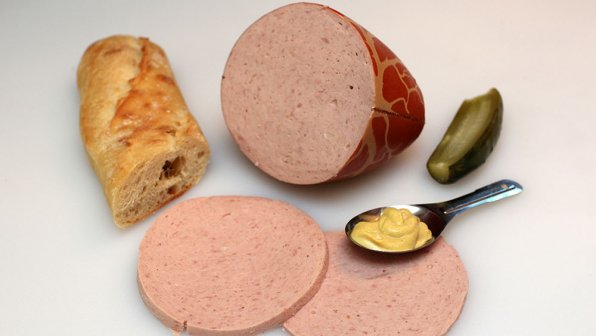 Bologna är en korv som härstammar från mortadella, en liknande, finmalen korv som ursprungligen kommer från den italienska staden Bologna. Båda korvarna innehåller liknande ingredienser, men mortadella har stora, synliga kuber av fläskfett och innehåller ofta röd paprika, pistagenötter eller oliver. Bologna tillagas eller röks och förpackas sedan hel eller skivad. Enligt amerikanska myndighetsbestämmelser måste amerikansk bologna vara finmalen och utan synliga fettbitar. Den färdiga produkten får inte innehålla mer än 30 % fett eller mer än 10 % vatten, eller en kombination av 40 % fett och tillsatt vatten. Bologna är en korv med stor diameter (100 mm/4