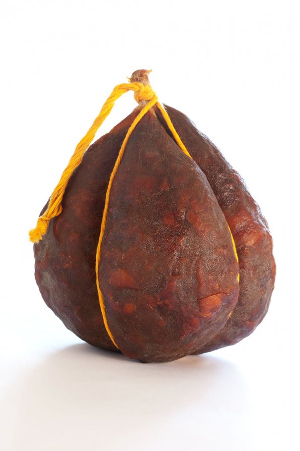 Skilandis, en litauisk korv som också kallas Kindziuk på polska, är en nästan legendarisk produkt som är känd för sin långa hållbarhet.