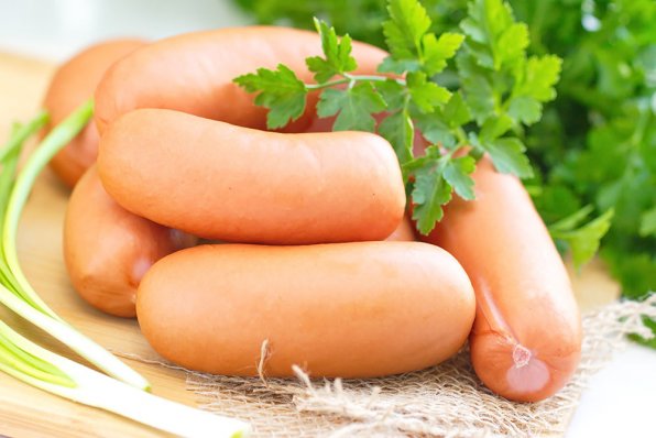 Serdelki är den polska motsvarigheten till en wienerkorv som är förpackad i ett hölje med större diameter. Det är en högkvalitativ, finstrukturerad emulgerad korv som har en överlägsen smak  jämfört med massproducerad grillkorv eller frankfurterkorv.