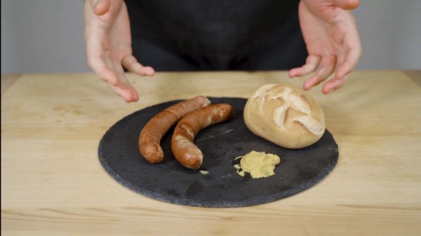 Käsekrainer förknippas numera alltid med Österrike. Det råder dock en viss oenighet om var originalet kommer ifrån.  Ofta kallas de bara för ”Krainer” eller ”Eitrige”. Varifrån namnet kommer blir tydligt när man skär upp en färsk, varm korv. I Slovenien kallas de ”Kranjska Klobasa” och är numera geografiskt skyddade.  Oavsett vad du kallar dem är det en lättrökt kokkorv med en ton av vitlök.